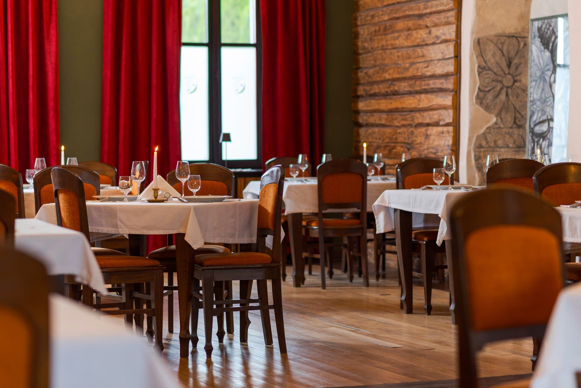 Castle restaurant fine dining setup
